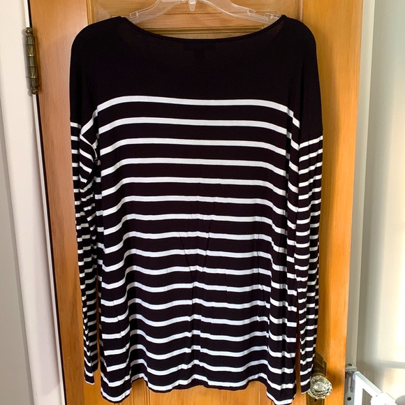 A Pea In The Pod Black/White Maternity Top - Picture 3 of 5